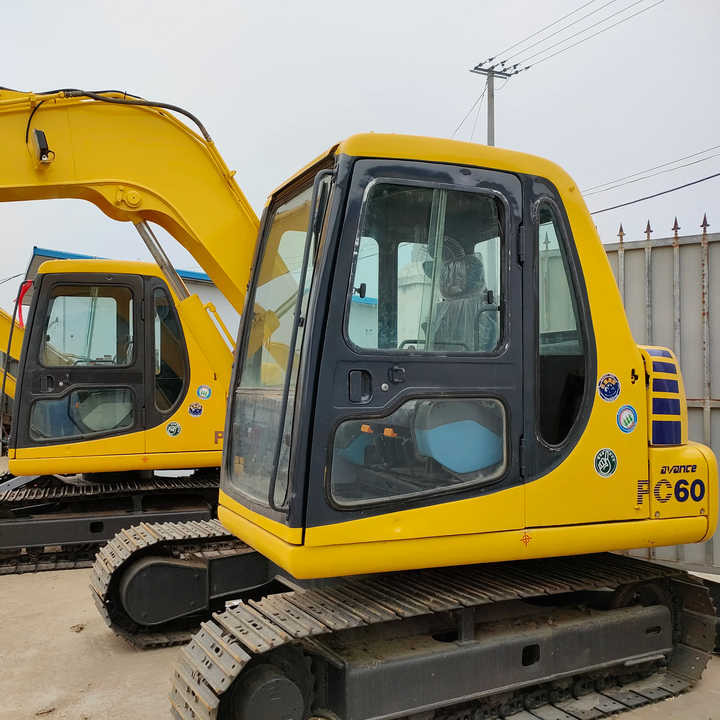 Cheap Used Komatsu PC60-7 Crawler Excavator with High Efficiency Used Heavy Machinery Komatsu P60-7 Digger Cheap for Sale - Ekskavator perayap: gambar 1 Cheap Used Komatsu PC60-7 Crawler Excavator with High Efficiency Used Heavy Machinery Komatsu P60-7 Digger Cheap for Sale - Ekskavator perayap: gambar 1