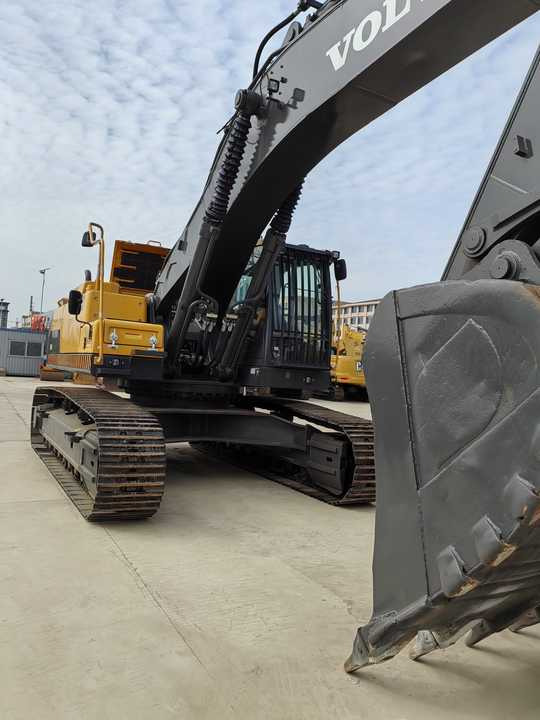 Good Condition VOLVO EC480DL Excavator Low Price Large Hydraulic Crawler Excavator volvo 480dl for Sale - Ekskavator perayap: gambar 4 Good Condition VOLVO EC480DL Excavator Low Price Large Hydraulic Crawler Excavator volvo 480dl for Sale - Ekskavator perayap: gambar 4