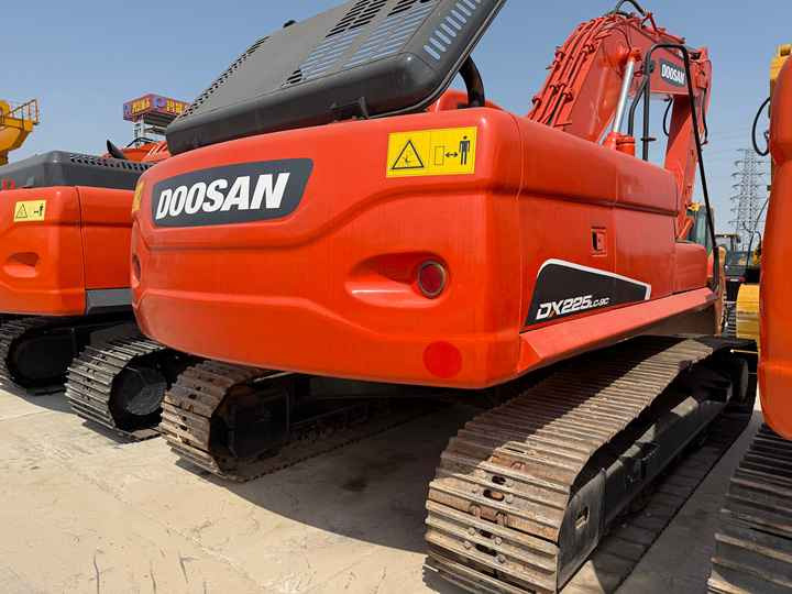Heavy-Duty Doosan DX225LC-9C Excavator for Mining & Construction - Well-Maintained, Warranty Included - Ekskavator perayap: gambar 4 Heavy-Duty Doosan DX225LC-9C Excavator for Mining & Construction - Well-Maintained, Warranty Included - Ekskavator perayap: gambar 4