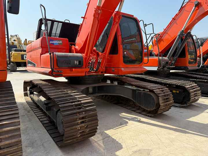 Heavy-Duty Doosan DX225LC-9C Excavator for Mining & Construction - Well-Maintained, Warranty Included - Ekskavator perayap: gambar 3 Heavy-Duty Doosan DX225LC-9C Excavator for Mining & Construction - Well-Maintained, Warranty Included - Ekskavator perayap: gambar 3
