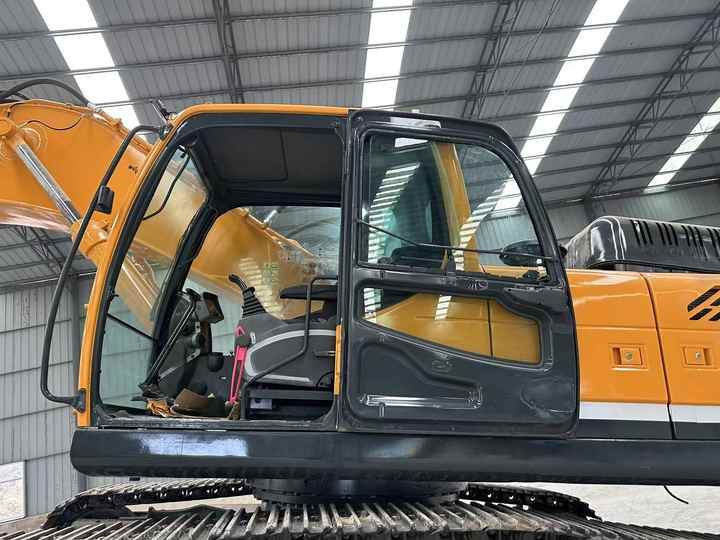 Hyundai Digger 305-9vs Second Hand Korea Made High Performance Machine Hyundai Excavator for Sale - Ekskavator perayap: gambar 2 Hyundai Digger 305-9vs Second Hand Korea Made High Performance Machine Hyundai Excavator for Sale - Ekskavator perayap: gambar 2