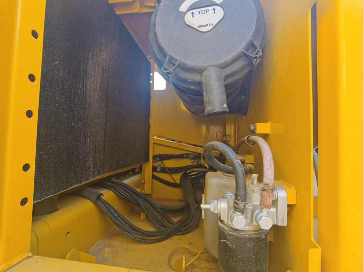 Komatsu PC 200 - Ekskavator perayap: gambar 5 Komatsu PC 200 - Ekskavator perayap: gambar 5