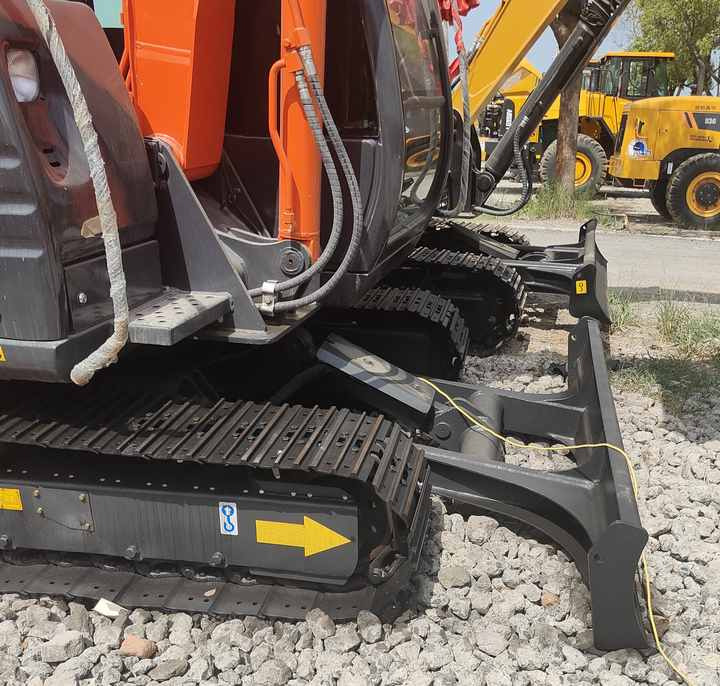 Original Japan Hitachi ZX60 Excavator Hitachi Excavator in Low Price for Hot Sale - Ekskavator perayap: gambar 5 Original Japan Hitachi ZX60 Excavator Hitachi Excavator in Low Price for Hot Sale - Ekskavator perayap: gambar 5