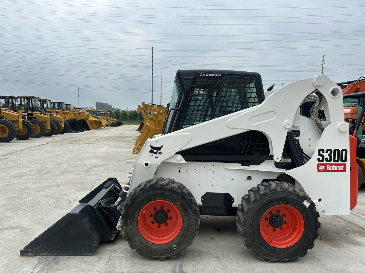 Second hand Hot sale skid-steers Bobcat S300 - Skid steer: gambar 5 Second hand Hot sale skid-steers Bobcat S300 - Skid steer: gambar 5