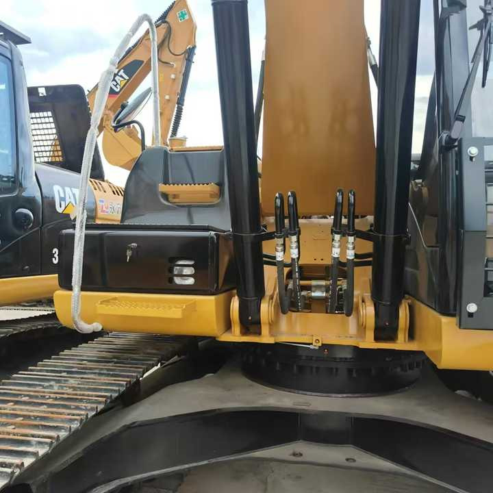 Used Digger CAT 323 Construction Machinery Construction Digger Used CAT 323 Cheap Excavator - Ekskavator perayap: gambar 3 Used Digger CAT 323 Construction Machinery Construction Digger Used CAT 323 Cheap Excavator - Ekskavator perayap: gambar 3