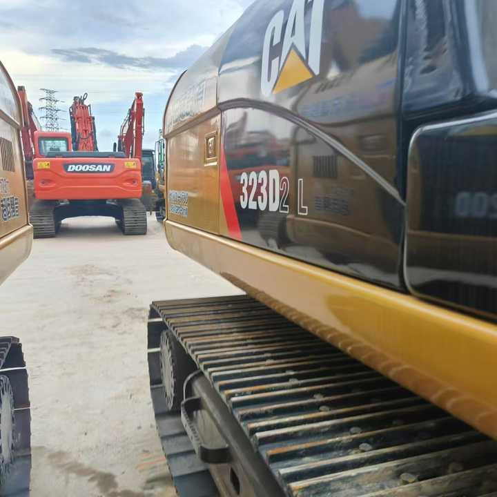 Used Digger CAT 323 Construction Machinery Construction Digger Used CAT 323 Cheap Excavator - Ekskavator perayap: gambar 5 Used Digger CAT 323 Construction Machinery Construction Digger Used CAT 323 Cheap Excavator - Ekskavator perayap: gambar 5