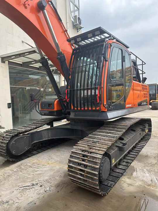 Used Digger DOOSAN DX300 Construction Machinery Construction Digger Used DOOSAN DX300 Cheap Excavator - Ekskavator perayap: gambar 4 Used Digger DOOSAN DX300 Construction Machinery Construction Digger Used DOOSAN DX300 Cheap Excavator - Ekskavator perayap: gambar 4