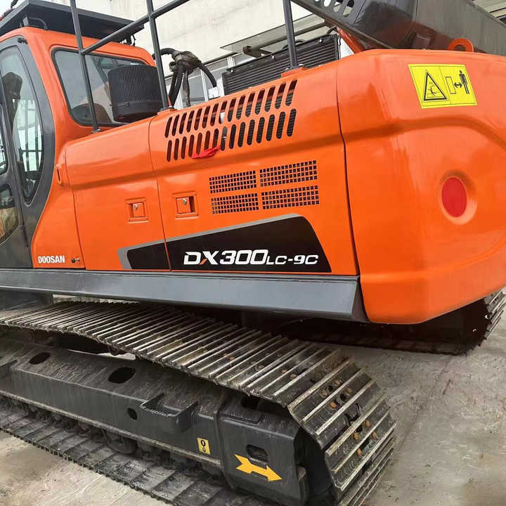 Used Digger DOOSAN DX300 Construction Machinery Construction Digger Used DOOSAN DX300 Cheap Excavator - Ekskavator perayap: gambar 1 Used Digger DOOSAN DX300 Construction Machinery Construction Digger Used DOOSAN DX300 Cheap Excavator - Ekskavator perayap: gambar 1