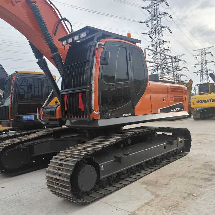 Used Digger DOOSAN DX300 Construction Machinery Construction Digger Used DOOSAN DX300 Cheap Excavator - Ekskavator perayap: gambar 4 Used Digger DOOSAN DX300 Construction Machinery Construction Digger Used DOOSAN DX300 Cheap Excavator - Ekskavator perayap: gambar 4