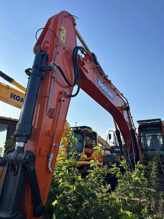 Used Digger DOOSAN DX300 Construction Machinery Construction Digger Used DOOSAN DX300 Cheap Excavator - Ekskavator perayap: gambar 5 Used Digger DOOSAN DX300 Construction Machinery Construction Digger Used DOOSAN DX300 Cheap Excavator - Ekskavator perayap: gambar 5