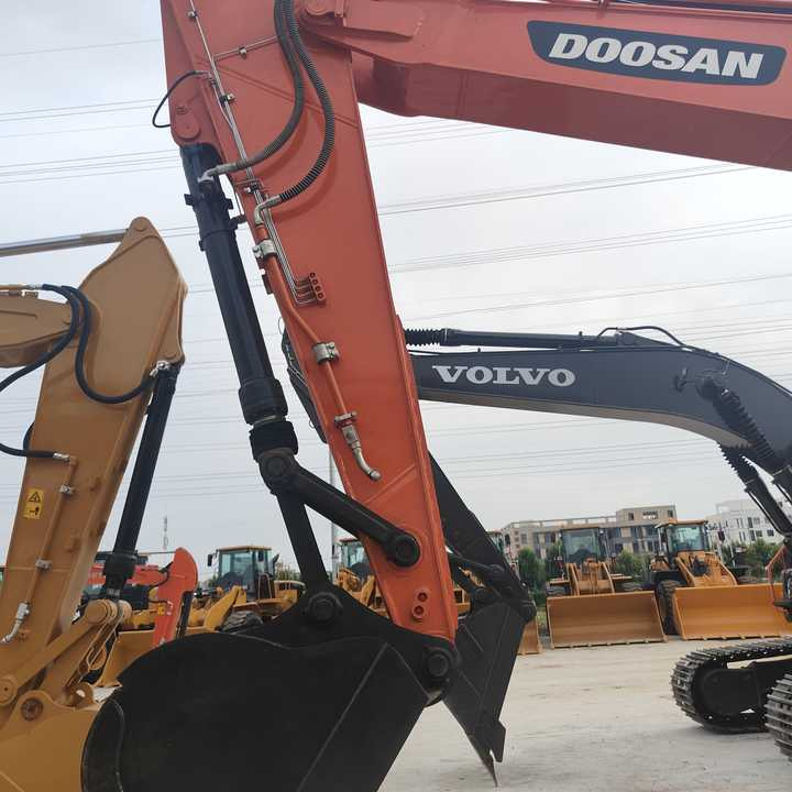 Used Digger DOOSAN DX300 Construction Machinery Construction Digger Used DOOSAN DX300 Cheap Excavator - Ekskavator perayap: gambar 5 Used Digger DOOSAN DX300 Construction Machinery Construction Digger Used DOOSAN DX300 Cheap Excavator - Ekskavator perayap: gambar 5