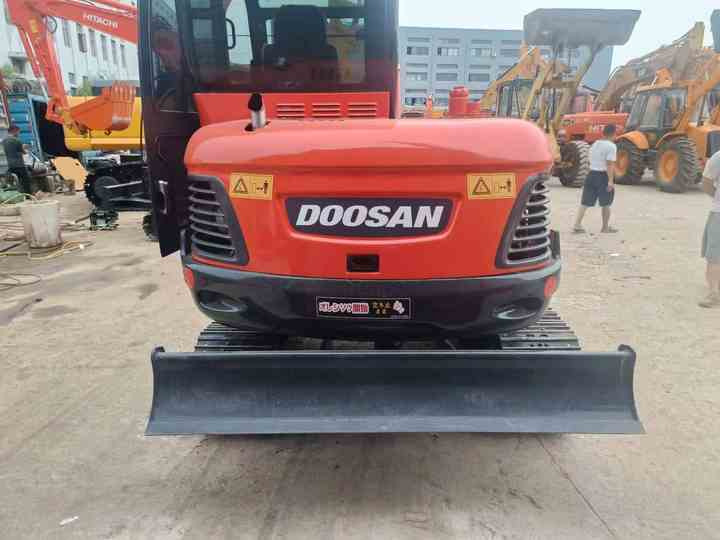 Used Digger DOOSAN DX55 Construction Machinery Construction Digger Used DOOSAN DX55 Cheap Excavator - Ekskavator perayap: gambar 2 Used Digger DOOSAN DX55 Construction Machinery Construction Digger Used DOOSAN DX55 Cheap Excavator - Ekskavator perayap: gambar 2