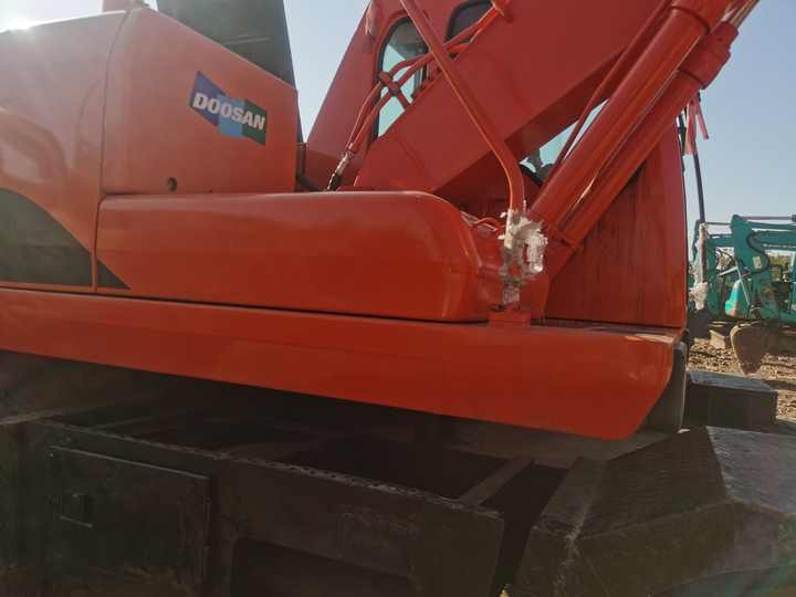 Used Digger Doosan Dh150w-7 Construction Machinery Construction Digger Used Doosan Dh150w-7 Cheap Excavator - Ekskavator perayap: gambar 5 Used Digger Doosan Dh150w-7 Construction Machinery Construction Digger Used Doosan Dh150w-7 Cheap Excavator - Ekskavator perayap: gambar 5