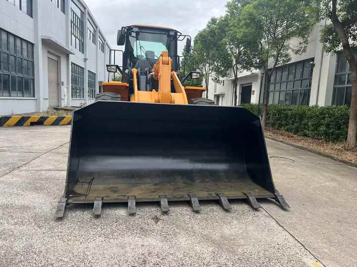 Used LIUGONG 856H wheel in Good Condition for sale 90%new uesd Loader liugong 856h Used Loader For Sale - Wheel loader: gambar 5 Used LIUGONG 856H wheel in Good Condition for sale 90%new uesd Loader liugong 856h Used Loader For Sale - Wheel loader: gambar 5