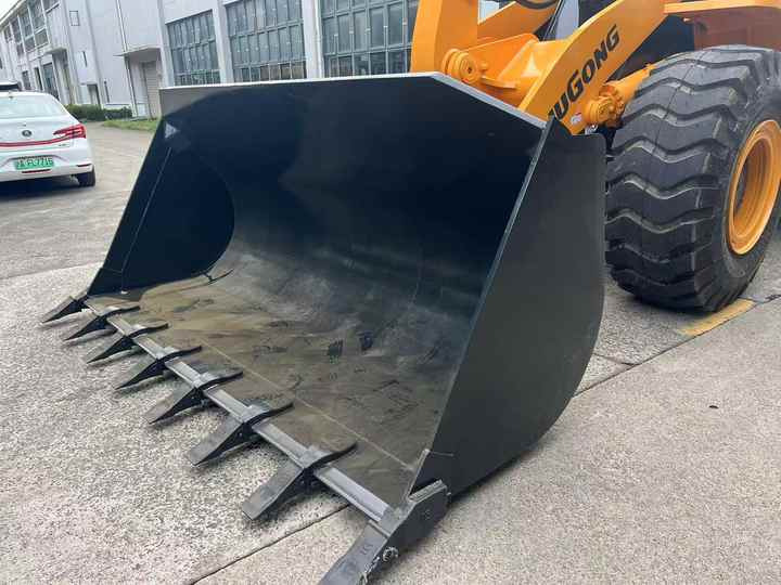 Used LIUGONG 856H wheel in Good Condition for sale 90%new uesd Loader liugong 856h Used Loader For Sale - Wheel loader: gambar 4 Used LIUGONG 856H wheel in Good Condition for sale 90%new uesd Loader liugong 856h Used Loader For Sale - Wheel loader: gambar 4