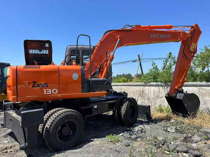 Used Wheel Excavator Hitachi ZX 130W Made in Japan 13tonHitachi Zx130w Wheel Excavator Price Used Hitachi Zx130 Excavator SALE - Ekskavator roda: gambar 4 Used Wheel Excavator Hitachi ZX 130W Made in Japan 13tonHitachi Zx130w Wheel Excavator Price Used Hitachi Zx130 Excavator SALE - Ekskavator roda: gambar 4