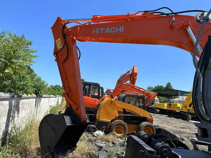 Used Wheel Excavator Hitachi ZX 130W Made in Japan 13tonHitachi Zx130w Wheel Excavator Price Used Hitachi Zx130 Excavator SALE - Ekskavator roda: gambar 3 Used Wheel Excavator Hitachi ZX 130W Made in Japan 13tonHitachi Zx130w Wheel Excavator Price Used Hitachi Zx130 Excavator SALE - Ekskavator roda: gambar 3