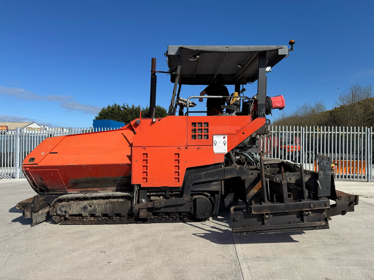 ABG TITAN 326 - Paver aspal: gambar 1 ABG TITAN 326 - Paver aspal: gambar 1