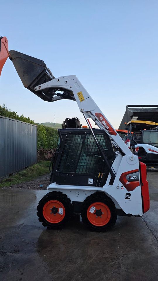 BOBCAT S100 - Skid steer: gambar 3 BOBCAT S100 - Skid steer: gambar 3
