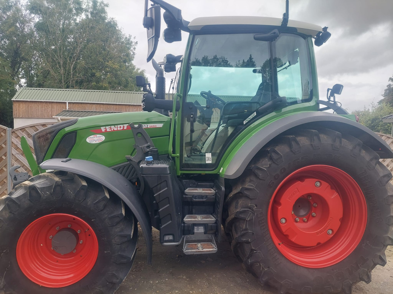 FENDT Vario 312 - Traktor: gambar 1 FENDT Vario 312 - Traktor: gambar 1