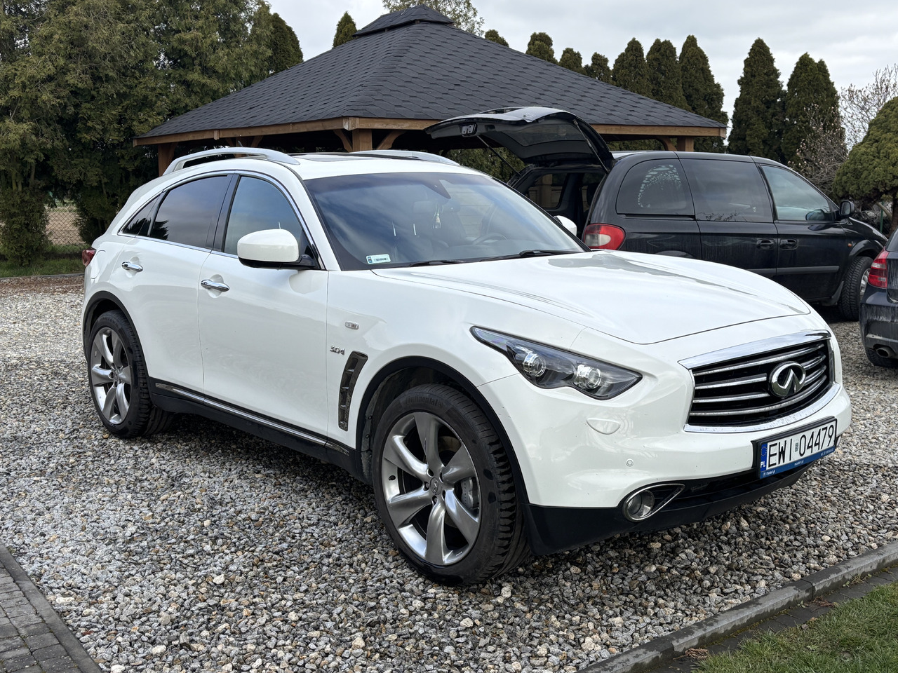 Infiniti QX70 FX30 Diesel V6 Euro6 - Mobil SUV: gambar 3 Infiniti QX70 FX30 Diesel V6 Euro6 - Mobil SUV: gambar 3