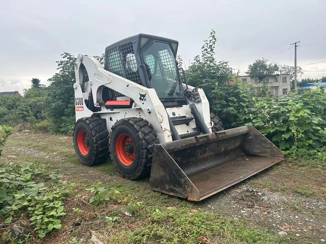 BOBCAT S300 - Skid steer: gambar 3 BOBCAT S300 - Skid steer: gambar 3