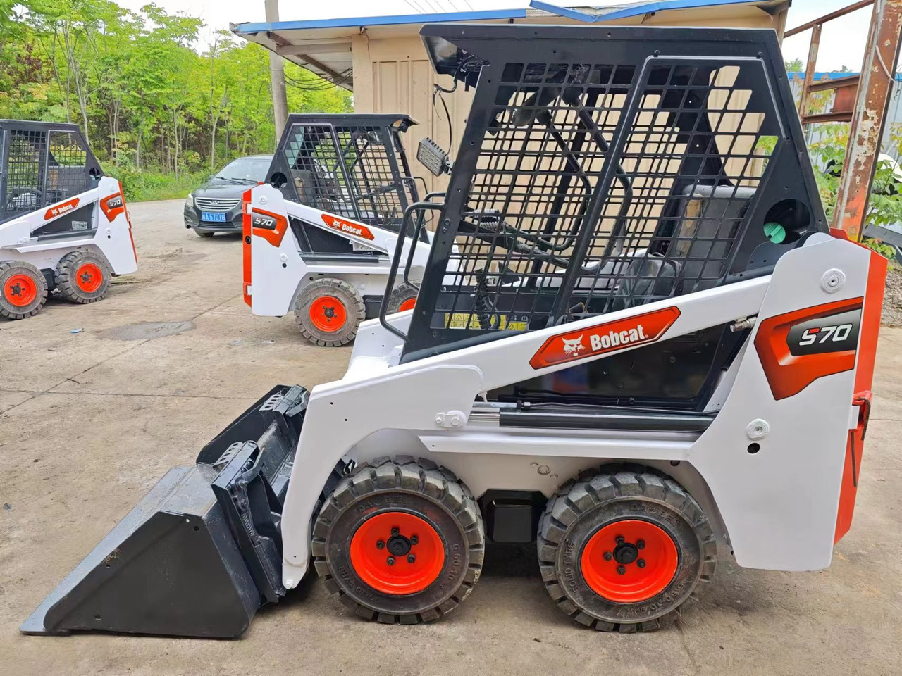 BOBCAT S70 - Skid steer: gambar 1 BOBCAT S70 - Skid steer: gambar 1
