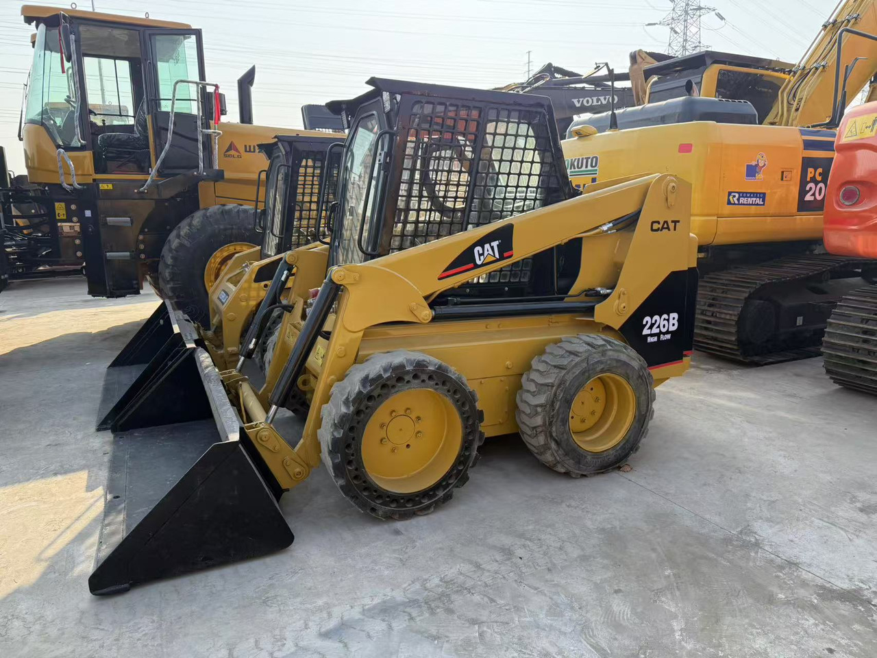 CATERPILLAR 226B - Skid steer: gambar 1 CATERPILLAR 226B - Skid steer: gambar 1