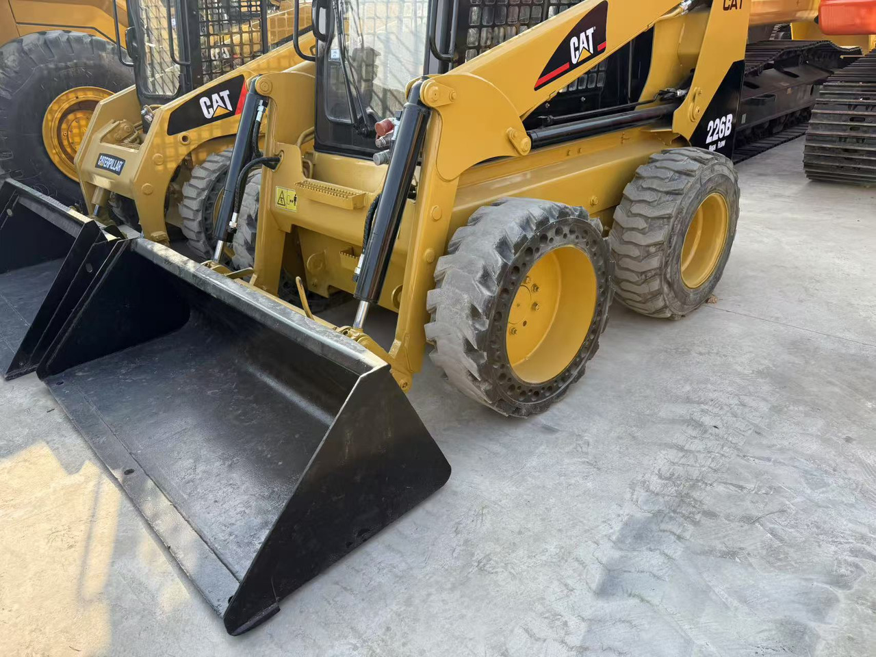 CATERPILLAR 226B - Skid steer: gambar 4 CATERPILLAR 226B - Skid steer: gambar 4