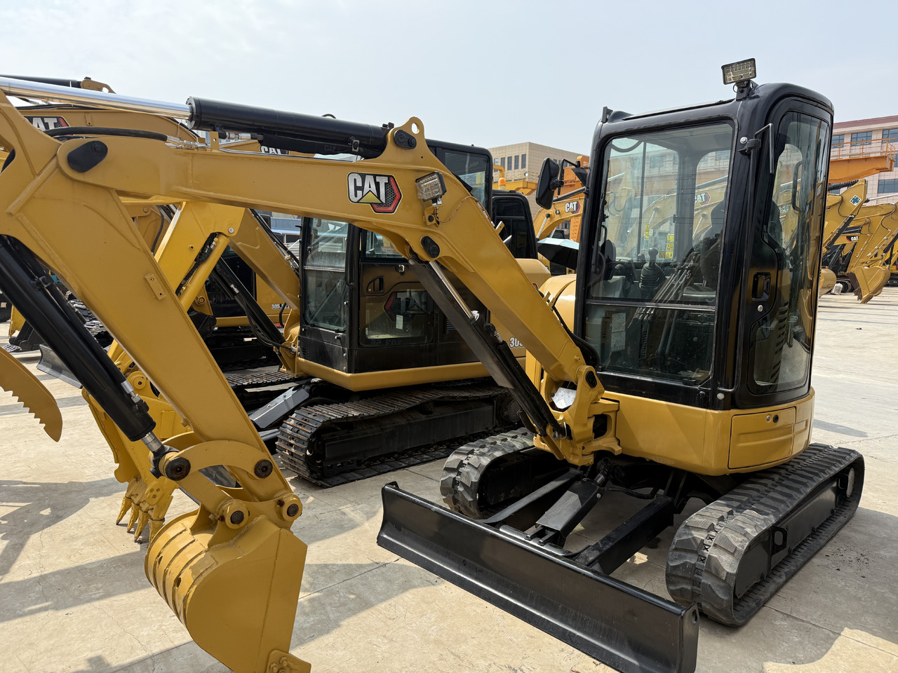 CATERPILLAR 303.5E - Ekskavator mini: gambar 2 CATERPILLAR 303.5E - Ekskavator mini: gambar 2