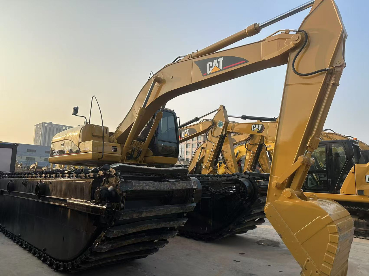 CATERPILLAR 320C Amphibious excavator - Ekskavator amfibi: gambar 4 CATERPILLAR 320C Amphibious excavator - Ekskavator amfibi: gambar 4