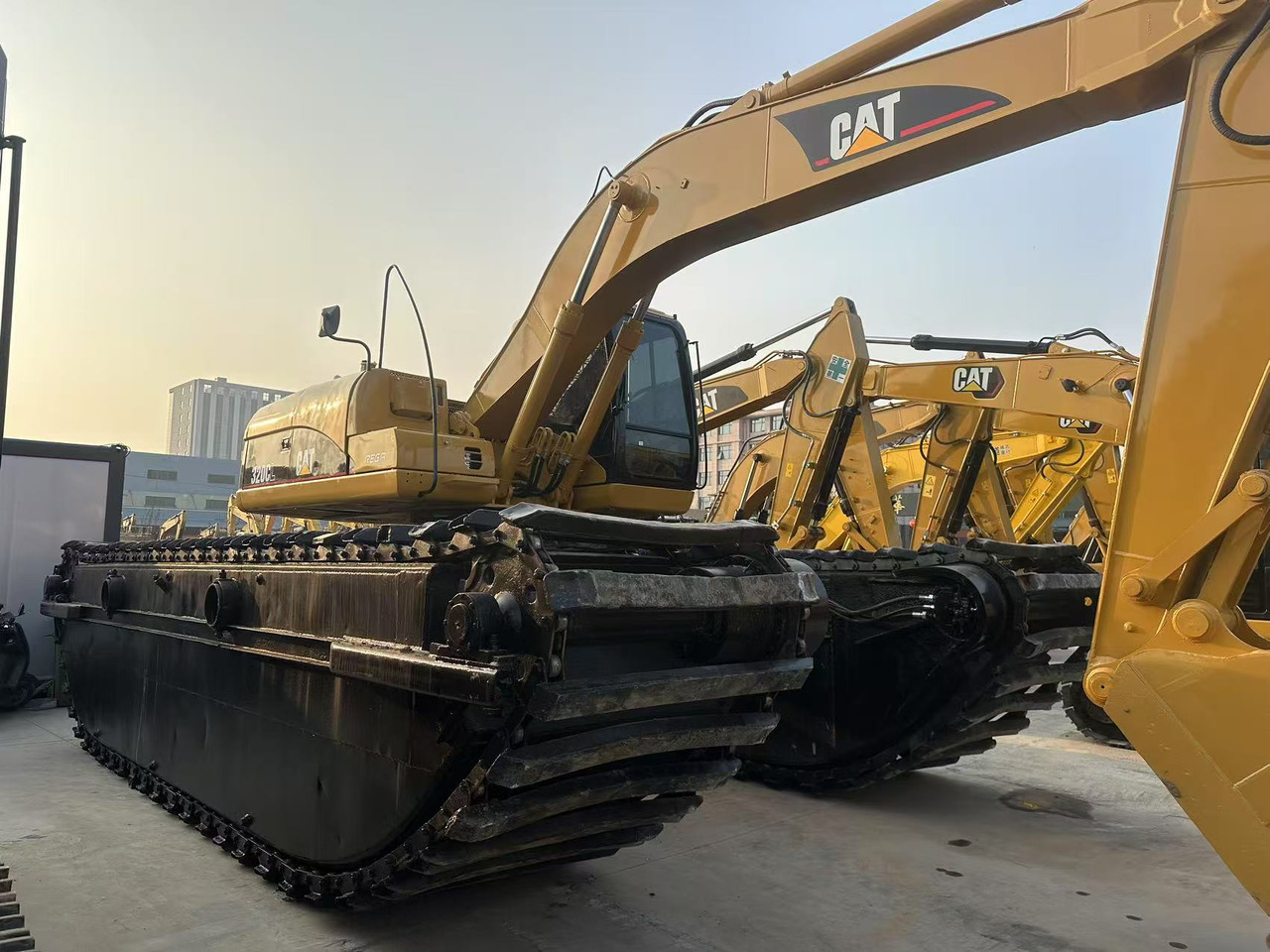 CATERPILLAR 320C Amphibious excavator - Ekskavator amfibi: gambar 3 CATERPILLAR 320C Amphibious excavator - Ekskavator amfibi: gambar 3