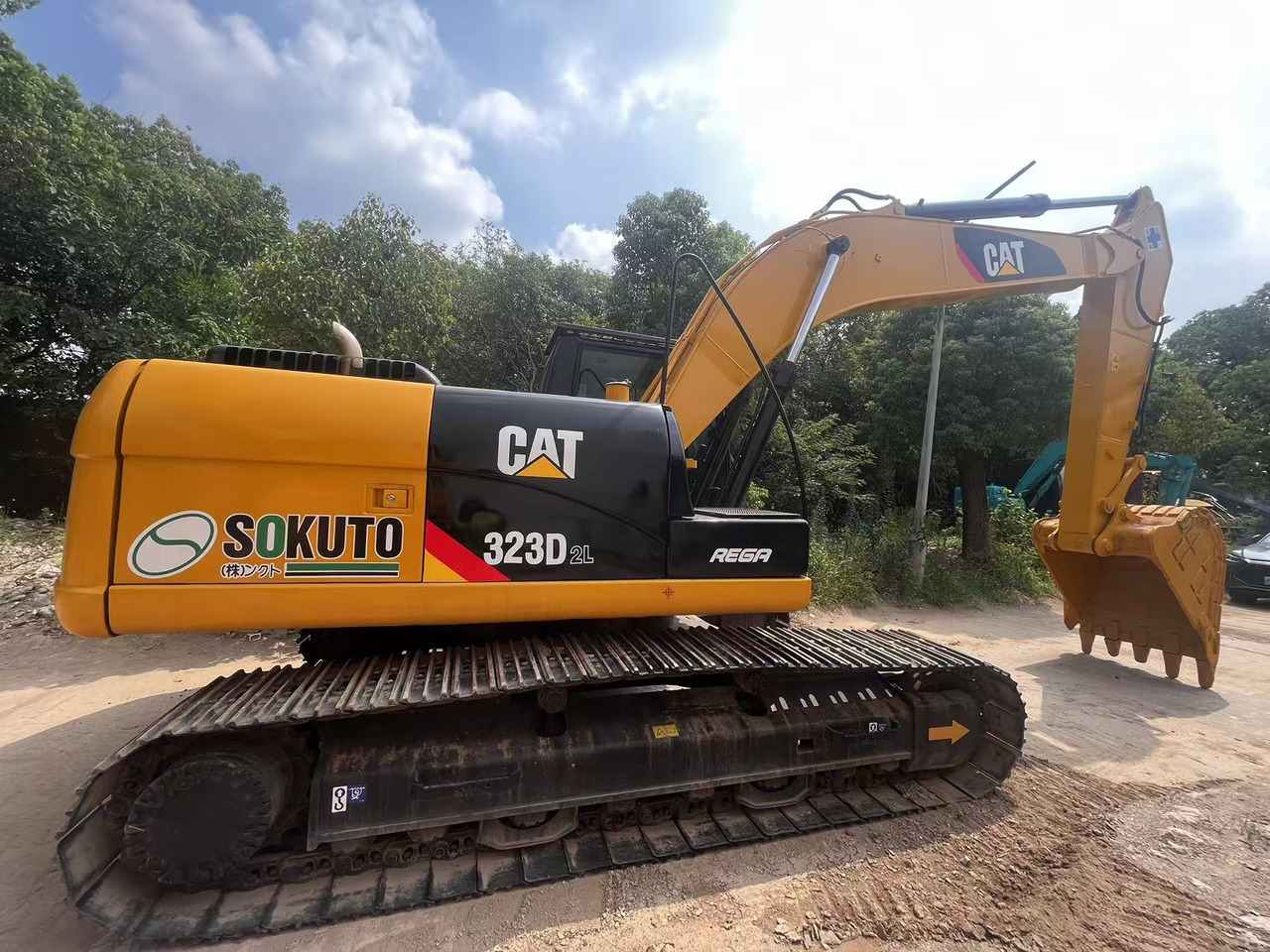 CATERPILLAR 323D2L - Ekskavator perayap: gambar 4 CATERPILLAR 323D2L - Ekskavator perayap: gambar 4
