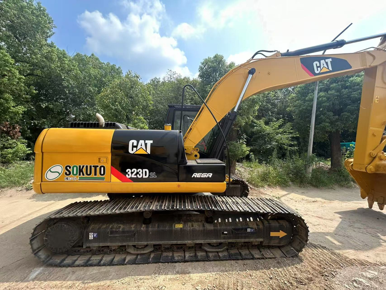 CATERPILLAR 323D2L - Ekskavator perayap: gambar 1 CATERPILLAR 323D2L - Ekskavator perayap: gambar 1