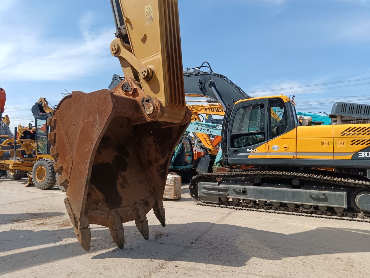 CATERPILLAR 374F - Ekskavator: gambar 4 CATERPILLAR 374F - Ekskavator: gambar 4