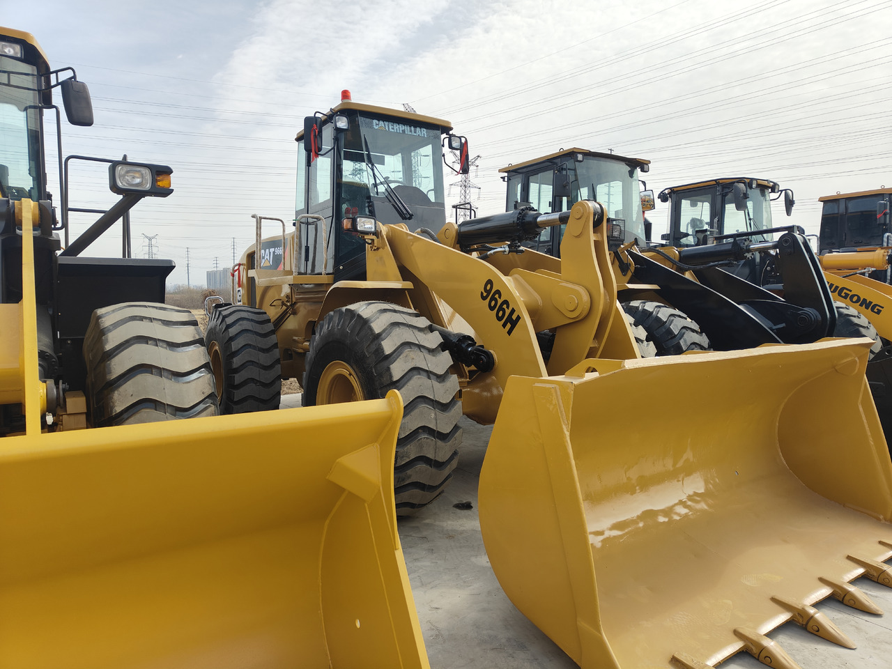CATERPILLAR 966H - Wheel loader: gambar 4 CATERPILLAR 966H - Wheel loader: gambar 4