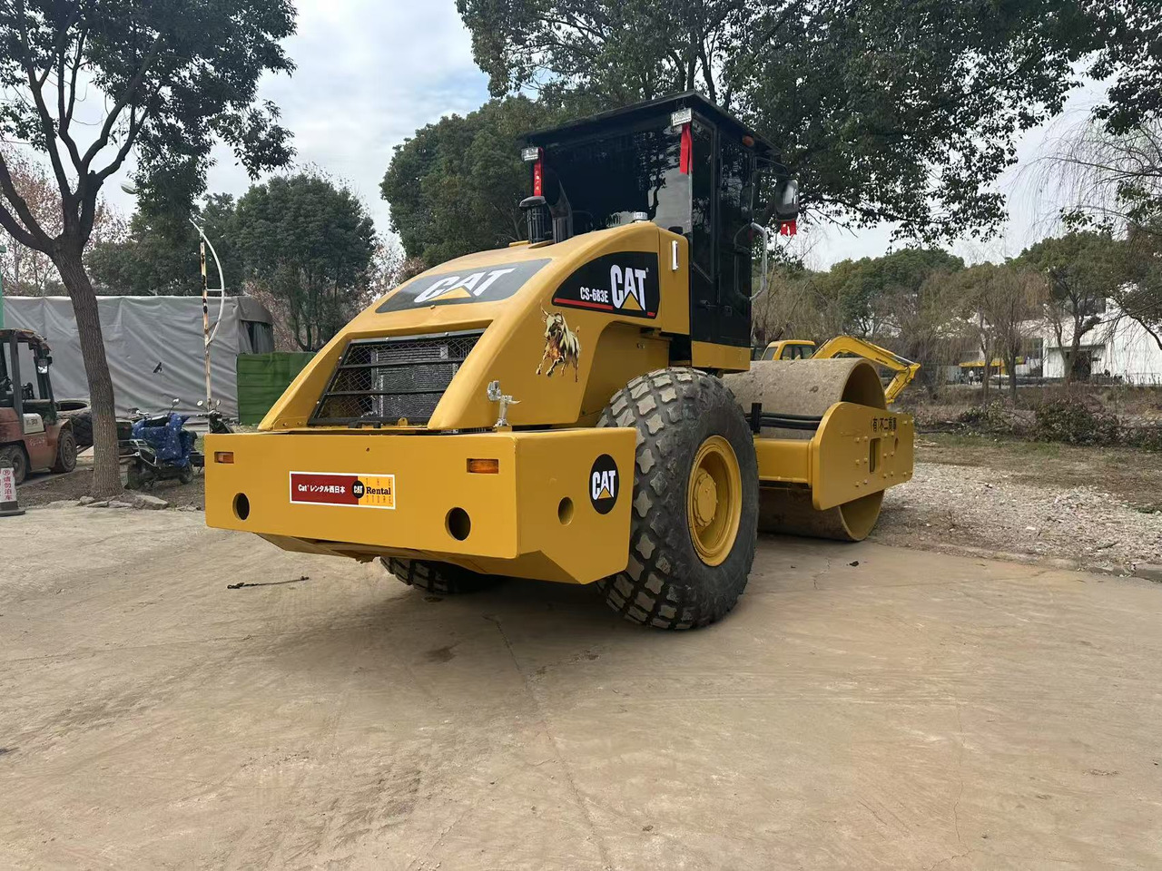 CATERPILLAR CS683E - Roller jalan: gambar 3 CATERPILLAR CS683E - Roller jalan: gambar 3
