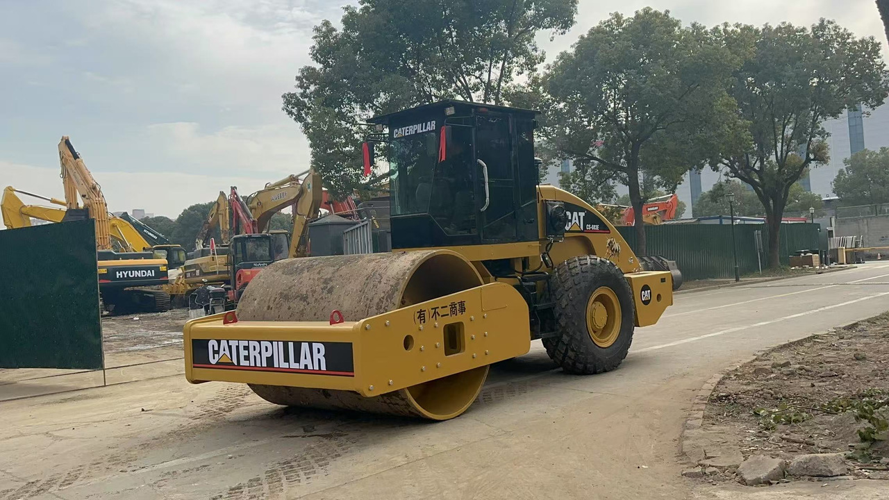 CATERPILLAR CS683E - Roller jalan: gambar 5 CATERPILLAR CS683E - Roller jalan: gambar 5