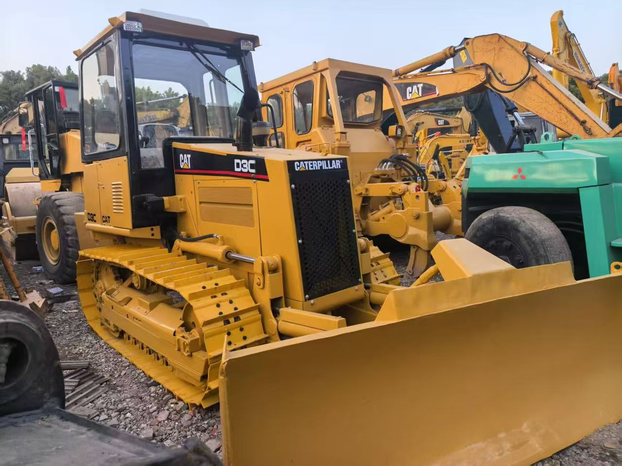 CATERPILLAR D3C - Bulldozer: gambar 1 CATERPILLAR D3C - Bulldozer: gambar 1