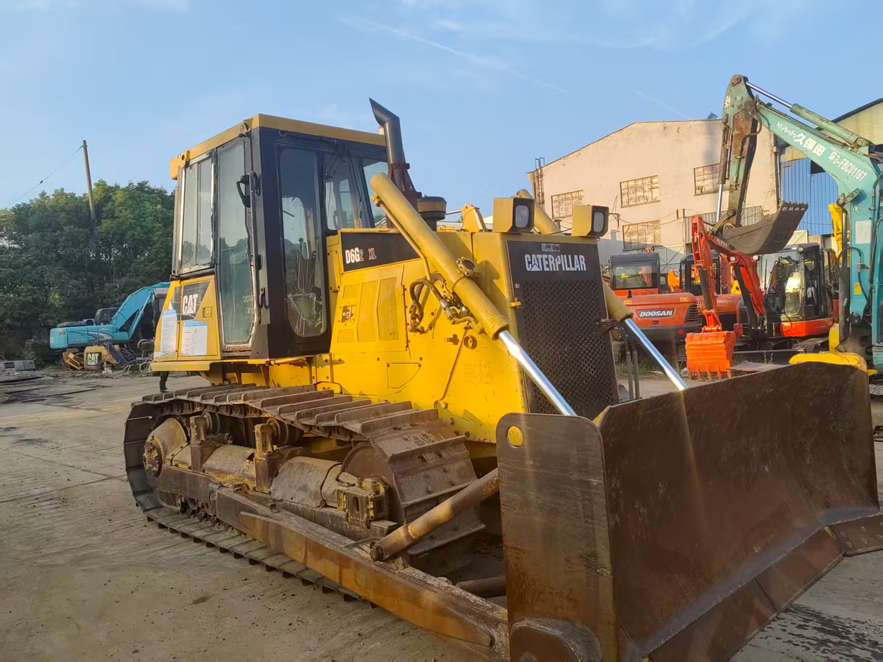 CATERPILLAR D6G - Bulldozer: gambar 1 CATERPILLAR D6G - Bulldozer: gambar 1