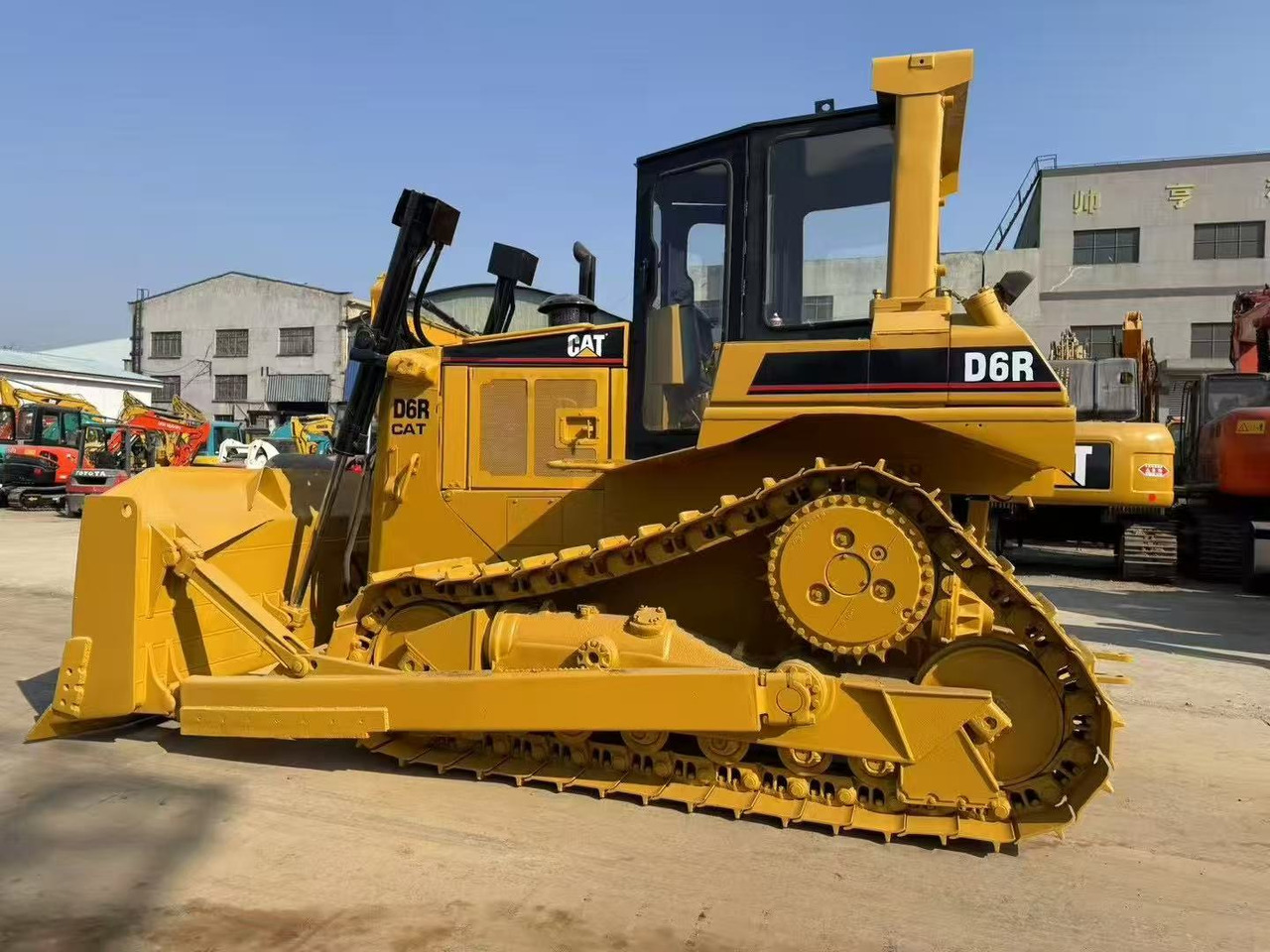 CATERPILLAR D6R - Bulldozer: gambar 3 CATERPILLAR D6R - Bulldozer: gambar 3