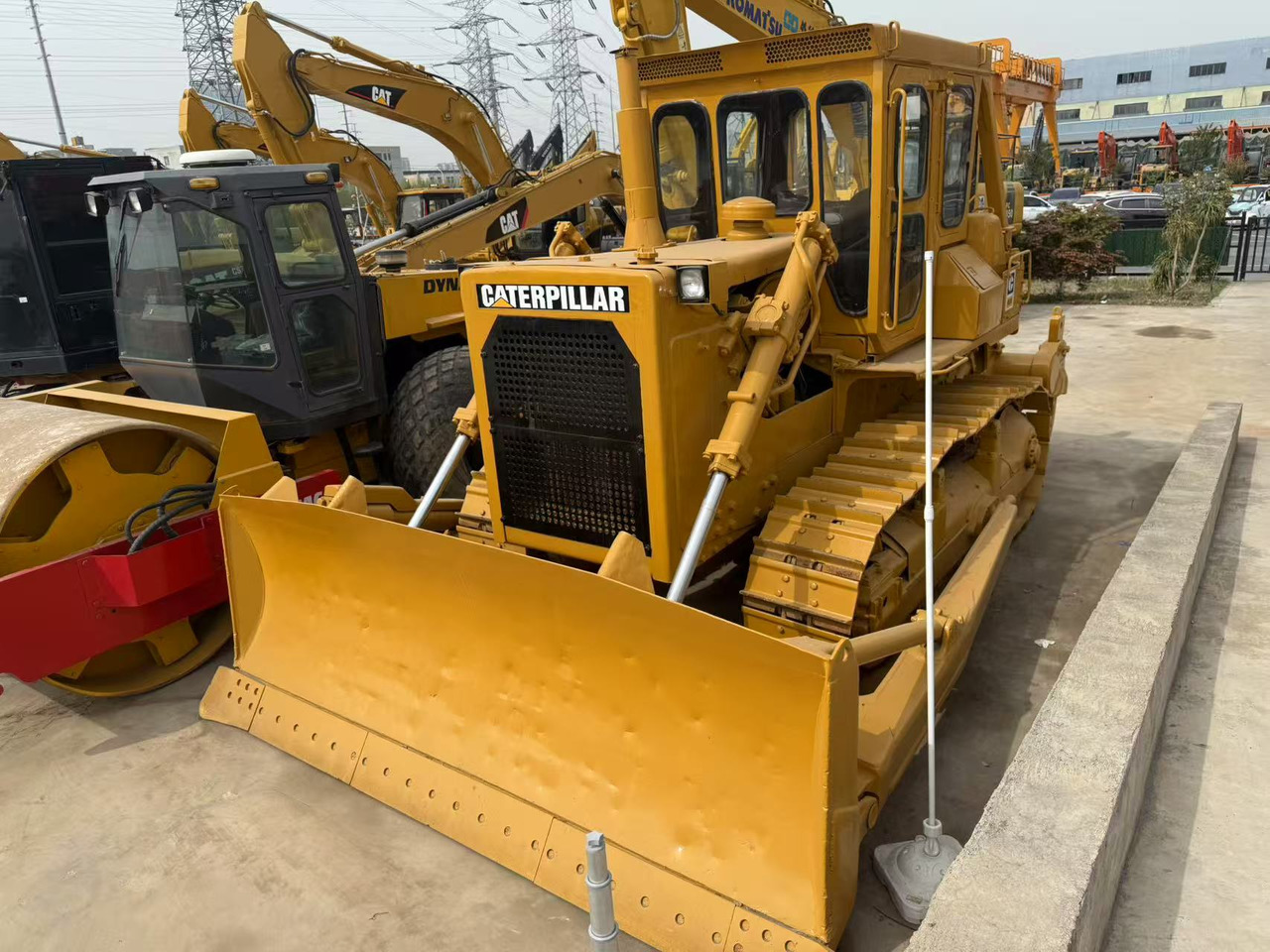 CATERPILLAR D8K - Bulldozer: gambar 3 CATERPILLAR D8K - Bulldozer: gambar 3