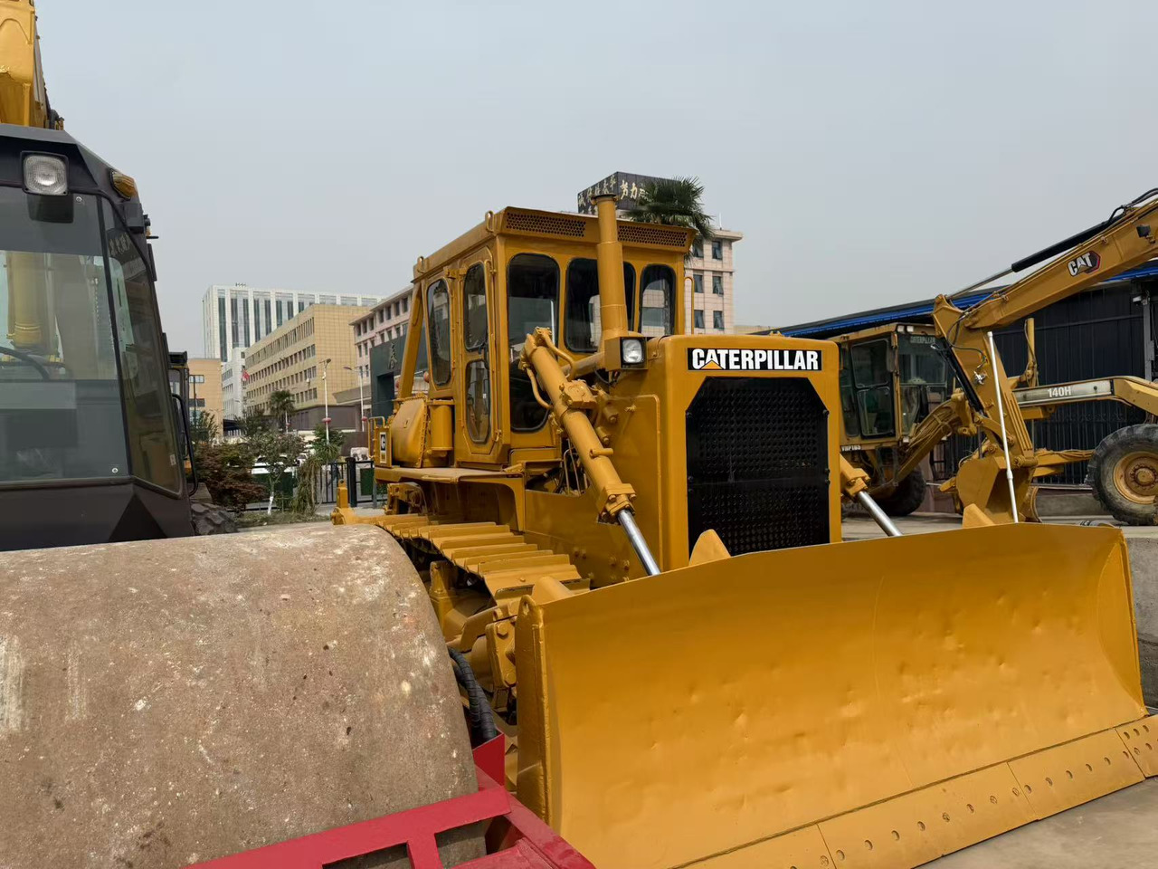CATERPILLAR D8K - Bulldozer: gambar 4 CATERPILLAR D8K - Bulldozer: gambar 4