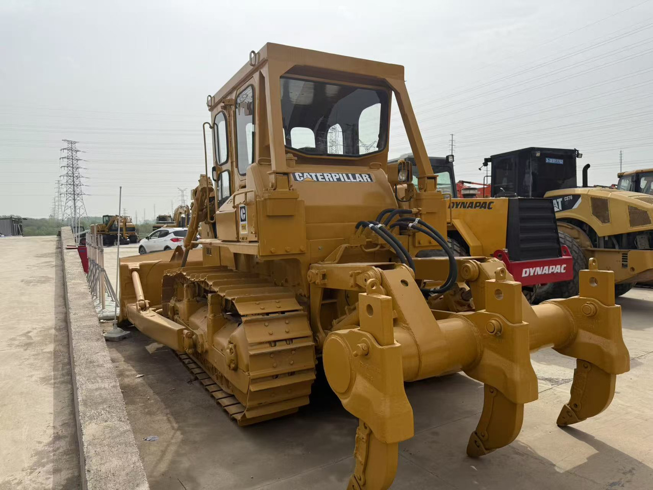 CATERPILLAR D8K - Bulldozer: gambar 1 CATERPILLAR D8K - Bulldozer: gambar 1