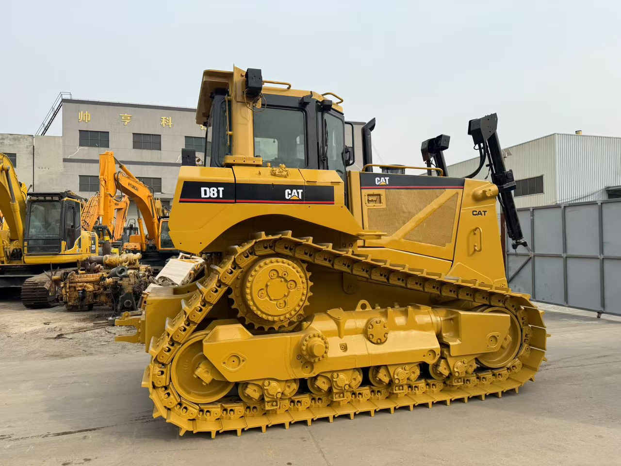 CATERPILLAR D8T - Bulldozer: gambar 2 CATERPILLAR D8T - Bulldozer: gambar 2