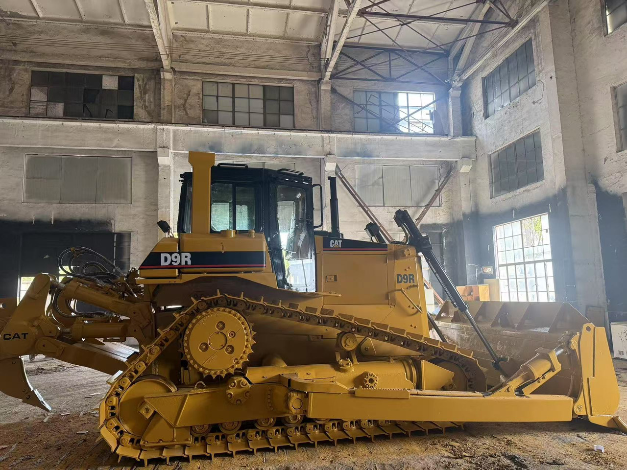 CATERPILLAR D9R - Bulldozer: gambar 2 CATERPILLAR D9R - Bulldozer: gambar 2