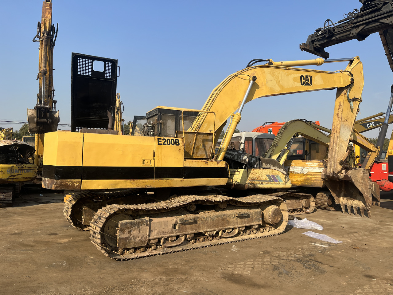 CATERPILLAR E200 - Ekskavator perayap: gambar 5 CATERPILLAR E200 - Ekskavator perayap: gambar 5