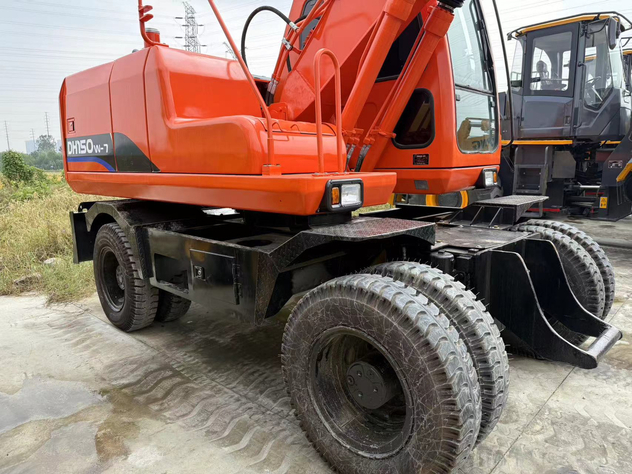 DOOSAN DH150W-7 - Ekskavator roda: gambar 4 DOOSAN DH150W-7 - Ekskavator roda: gambar 4