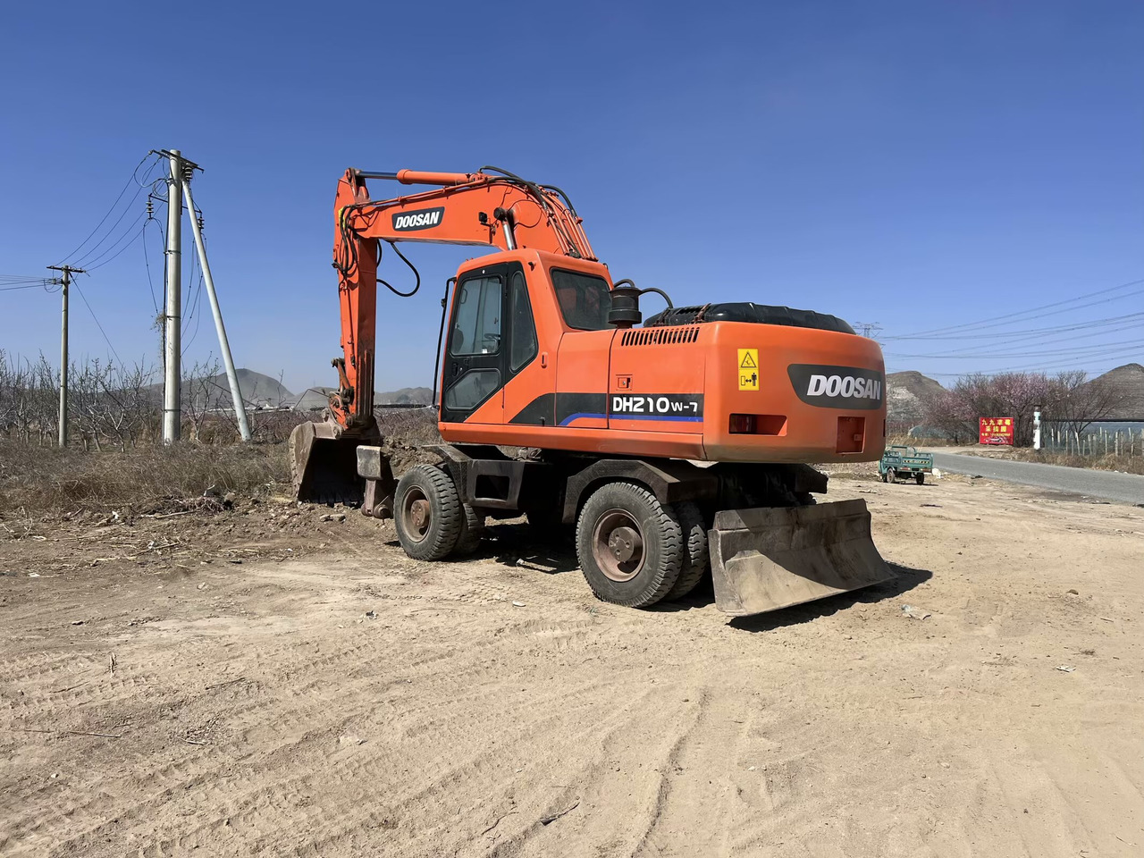 DOOSAN DH210W-7 - Ekskavator roda: gambar 3 DOOSAN DH210W-7 - Ekskavator roda: gambar 3