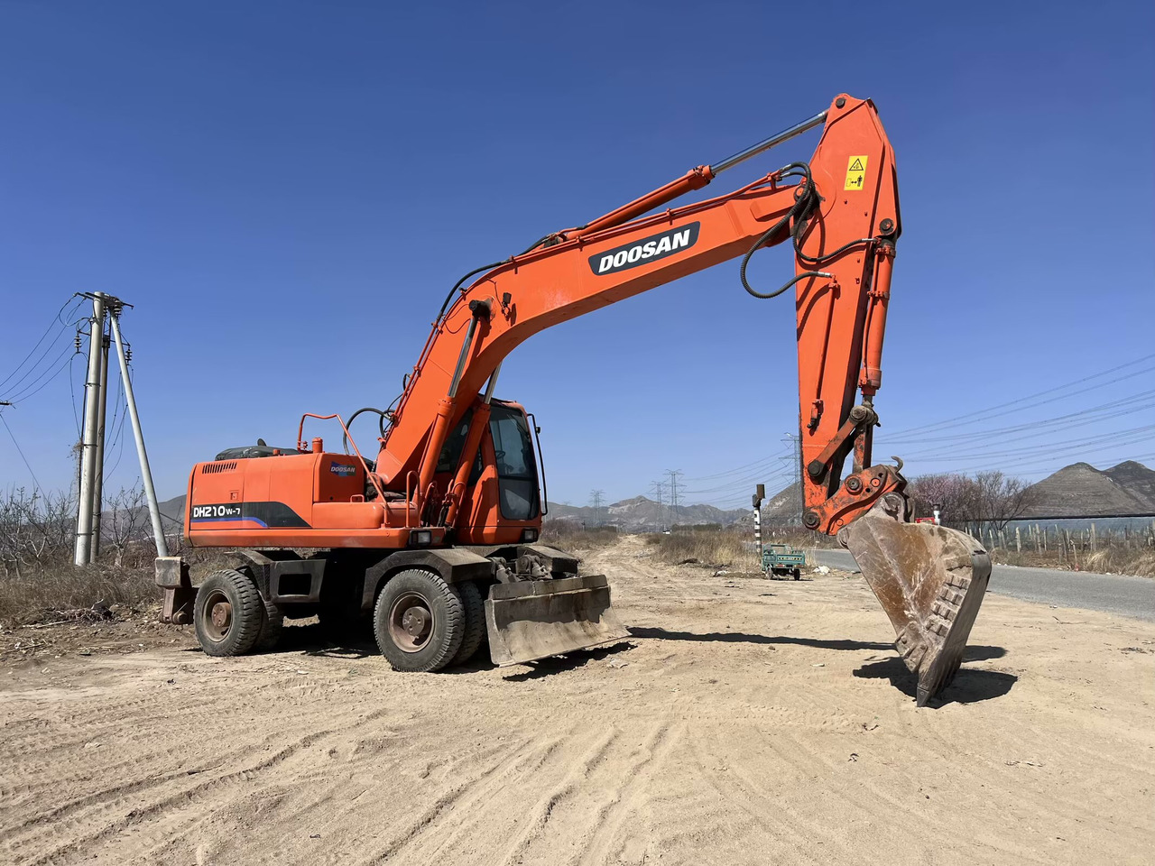 DOOSAN DH210W-7 - Ekskavator roda: gambar 2 DOOSAN DH210W-7 - Ekskavator roda: gambar 2